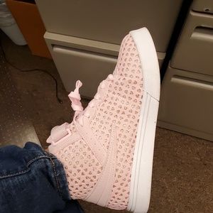 FILA Hightop all girlie tennis shoes